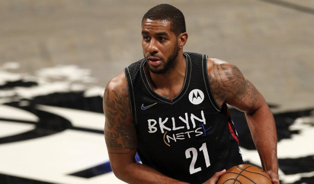 伟大见证伟大！库里生涯已经15次轰下50+ 詹姆斯生涯共14次.